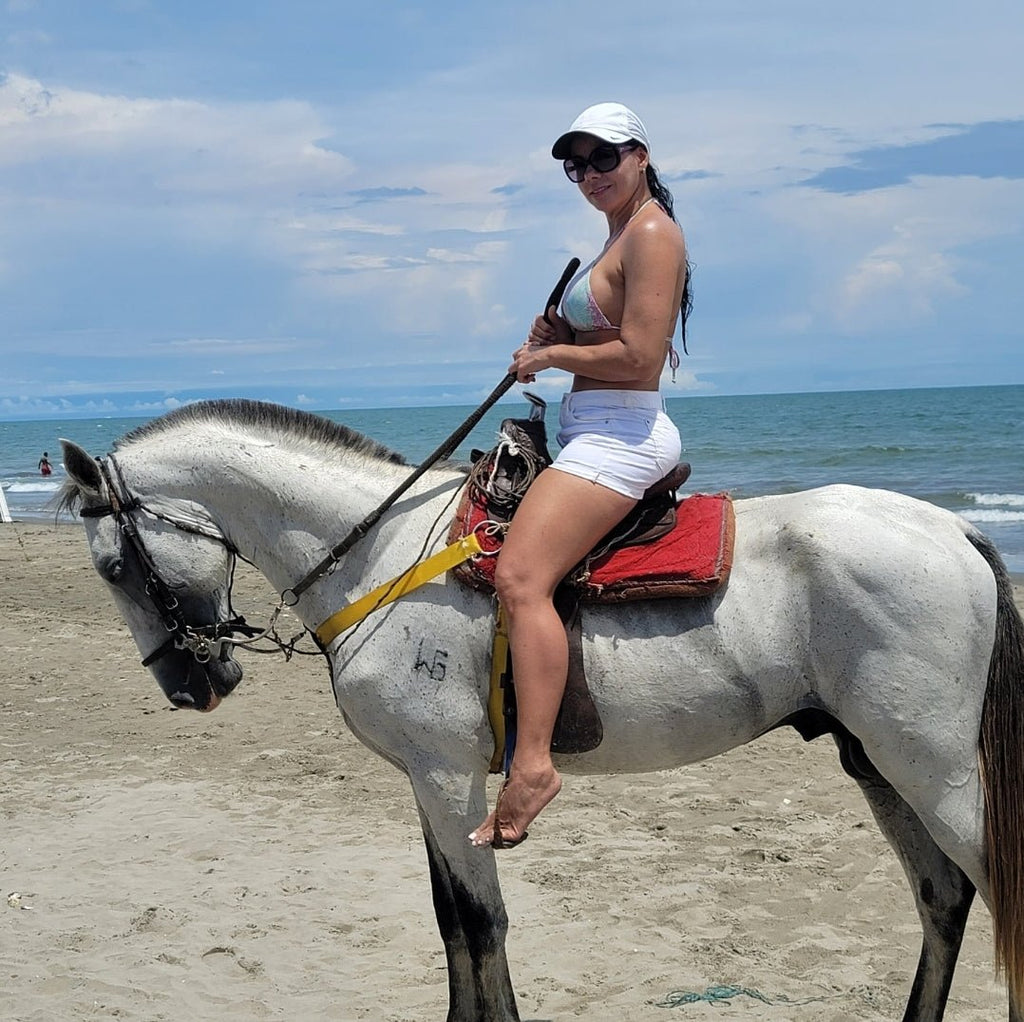 Atardecer a caballo en La Boquilla Zona Morros - Live Vacations Tours