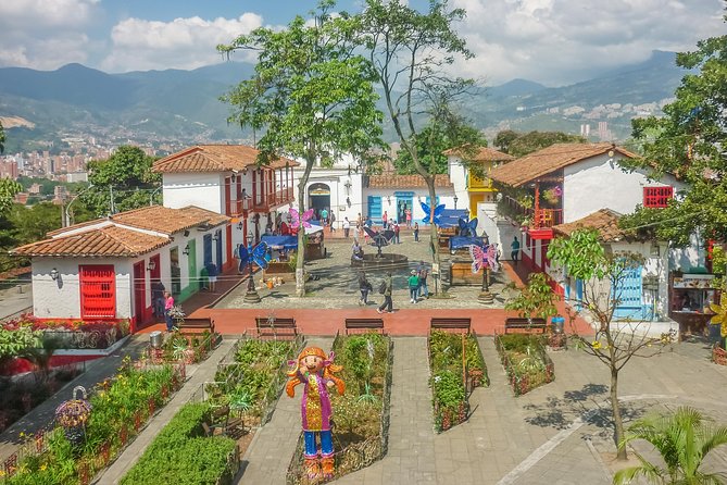 City Tour y Graffitour en Medellín | historia, arte urbano y cultura en un día