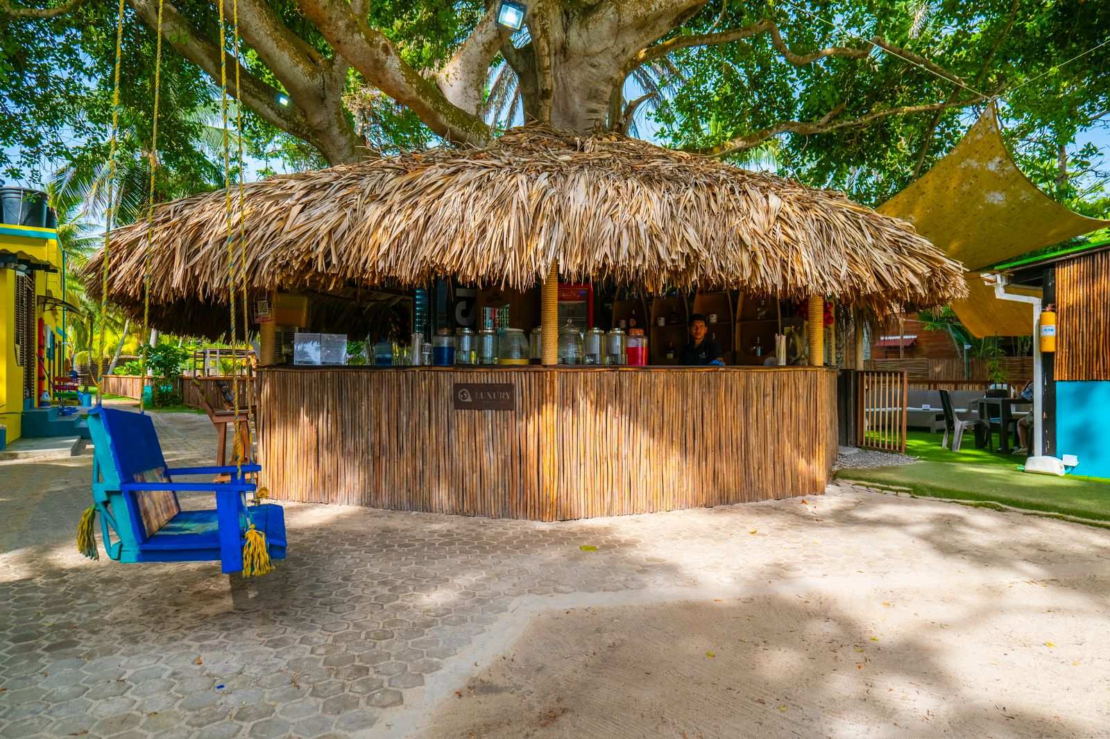 Luxury Area VIP en Islas del Rosario: Día Exclusivo de Lujo y Relax en el Caribe Colombiano - Live Vacations Tours