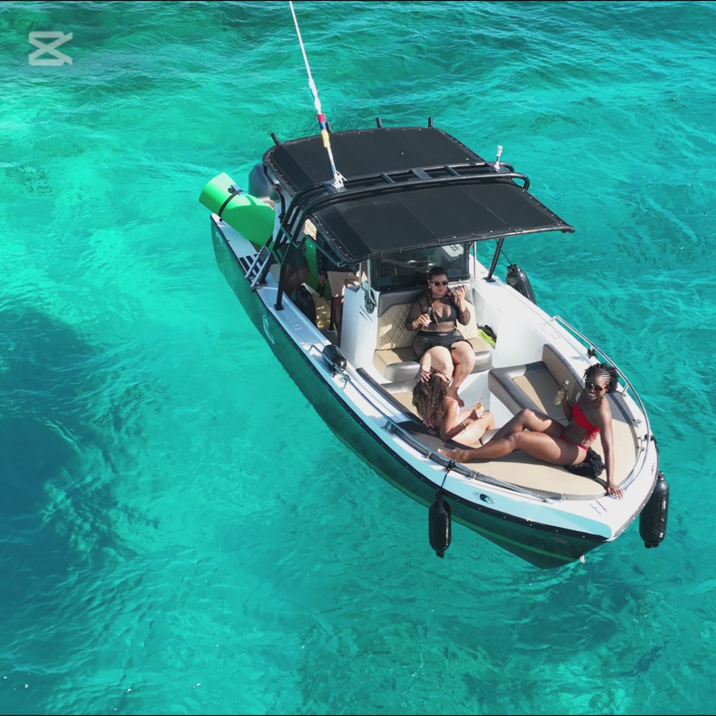 Lancha Privada en San Andrés | Tu día perfecto en el paraíso comienza a bordo