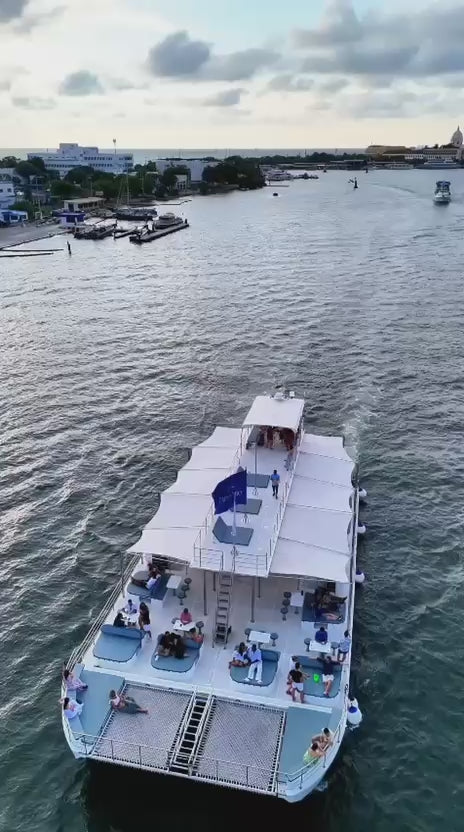 Sunset Catamaran Flamante | Atardecer de lujo en la Bahía de Cartagena