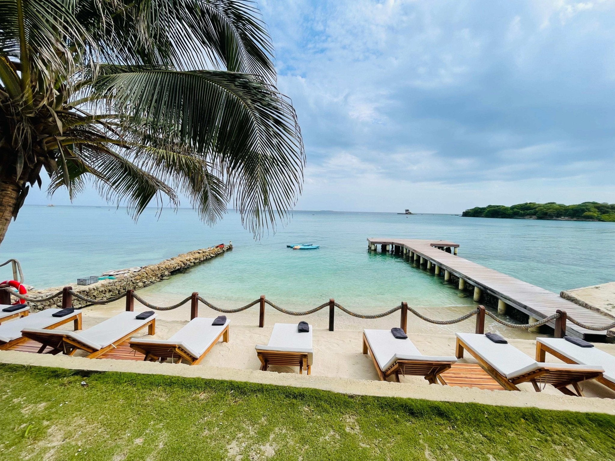 Isla Capri Beach Club – Islas del Rosario - Live Vacations Tours