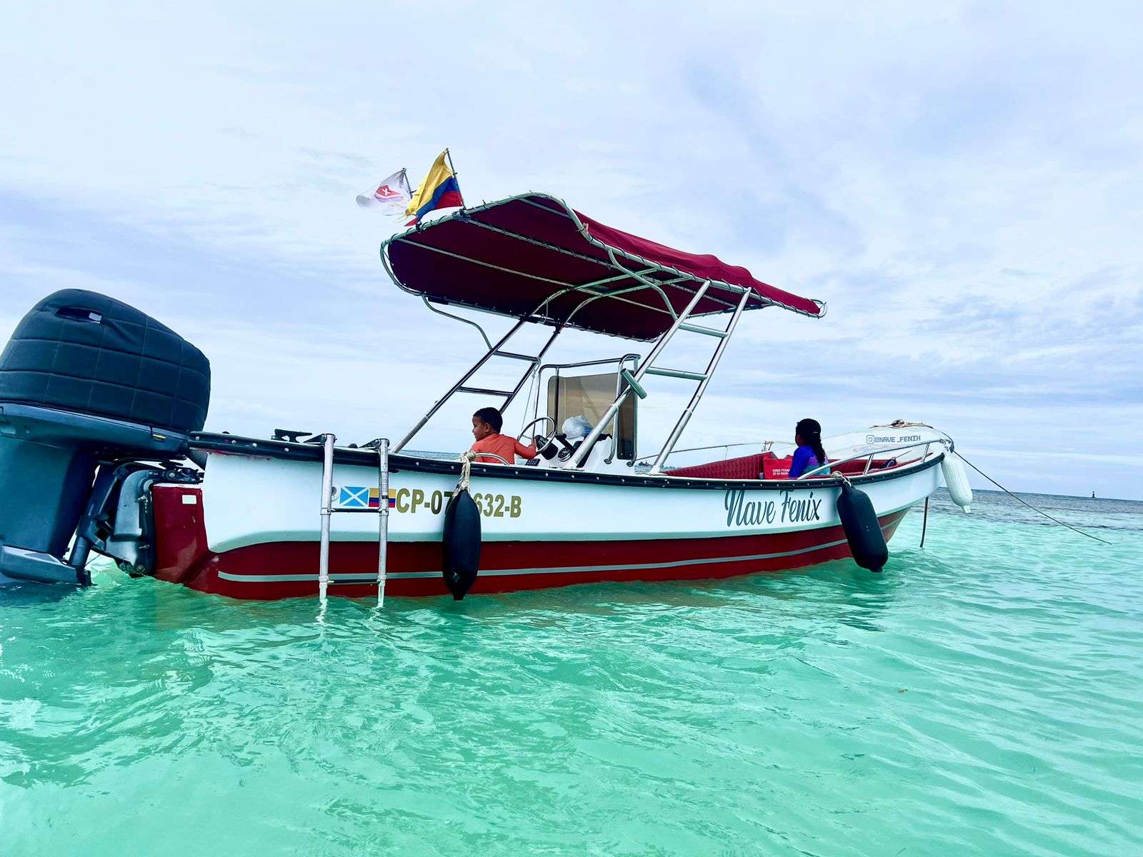 Lancha Privada en San Andrés | Tu día perfecto en el paraíso comienza a bordo - Live Vacations Tours