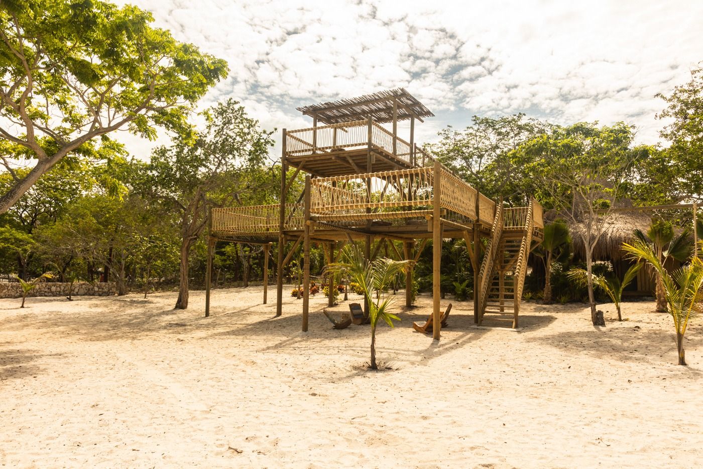 Pasadía en Makani Beach Club Cartagena: traslado, zona exclusiva y cóctel incluido