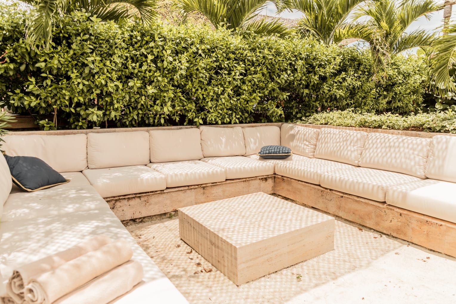 Pasadía en Makani Beach Club Cartagena: traslado, zona exclusiva y cóctel incluido