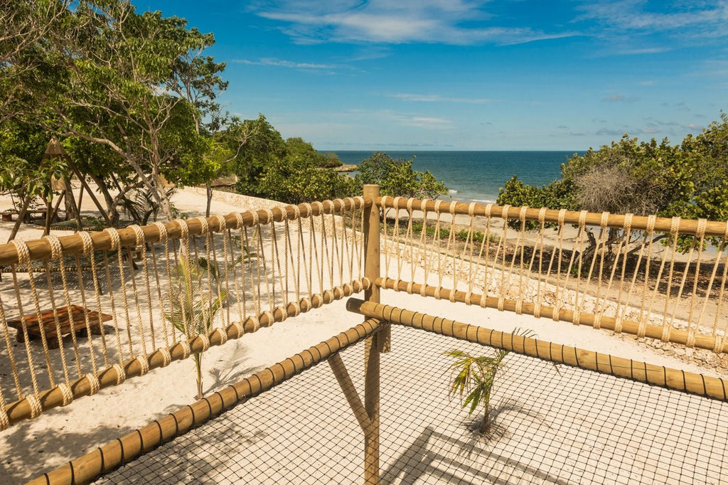 Day pass at Makani Beach Club Cartagena: transfer, exclusive area and cocktail included