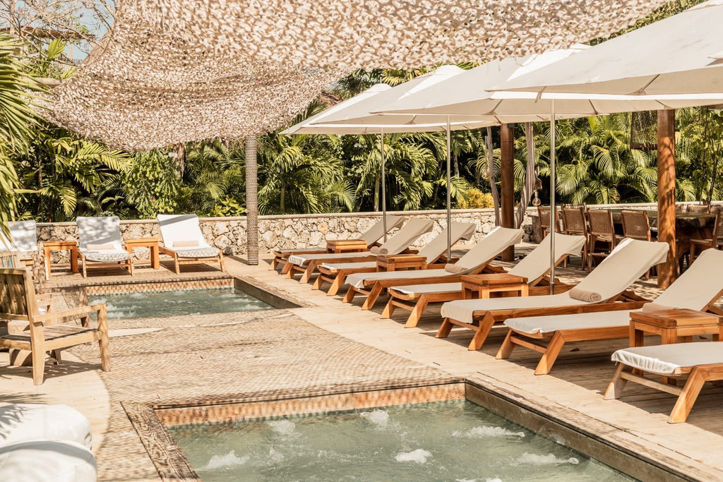 Day pass at Makani Beach Club Cartagena: transfer, exclusive area and cocktail included