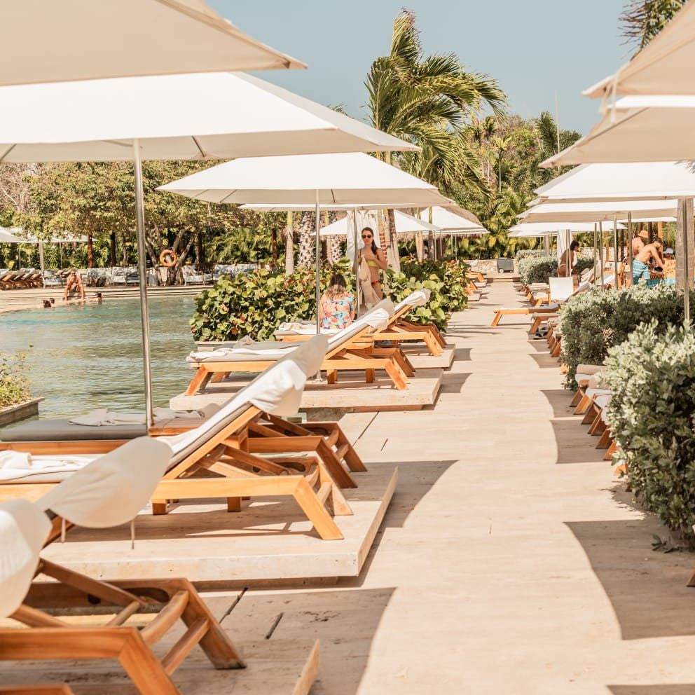 Pasadía en Makani Beach Club Cartagena: traslado, zona exclusiva y cóctel incluido