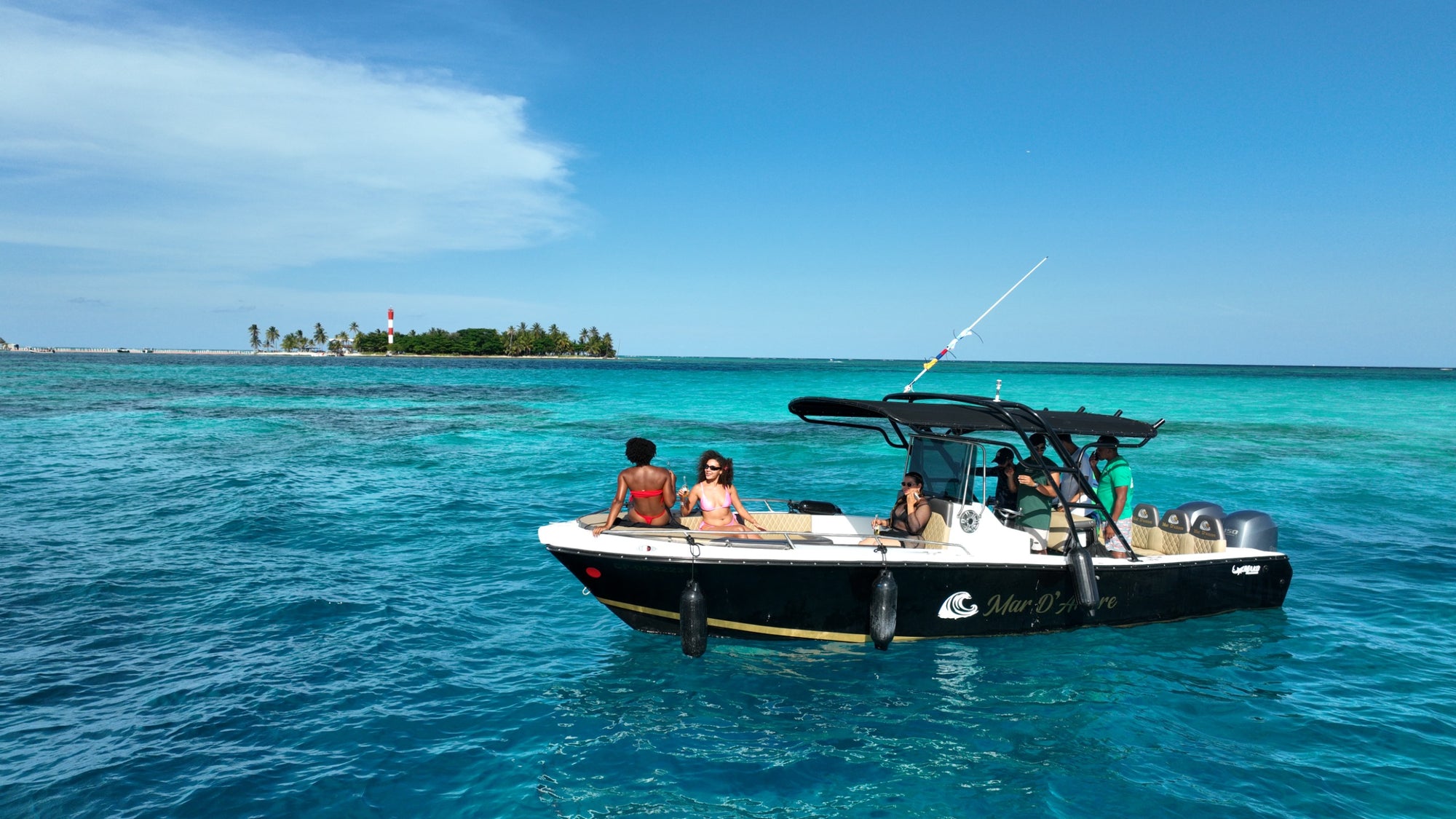 Lancha Privada en San Andrés | Tu día perfecto en el paraíso comienza a bordo