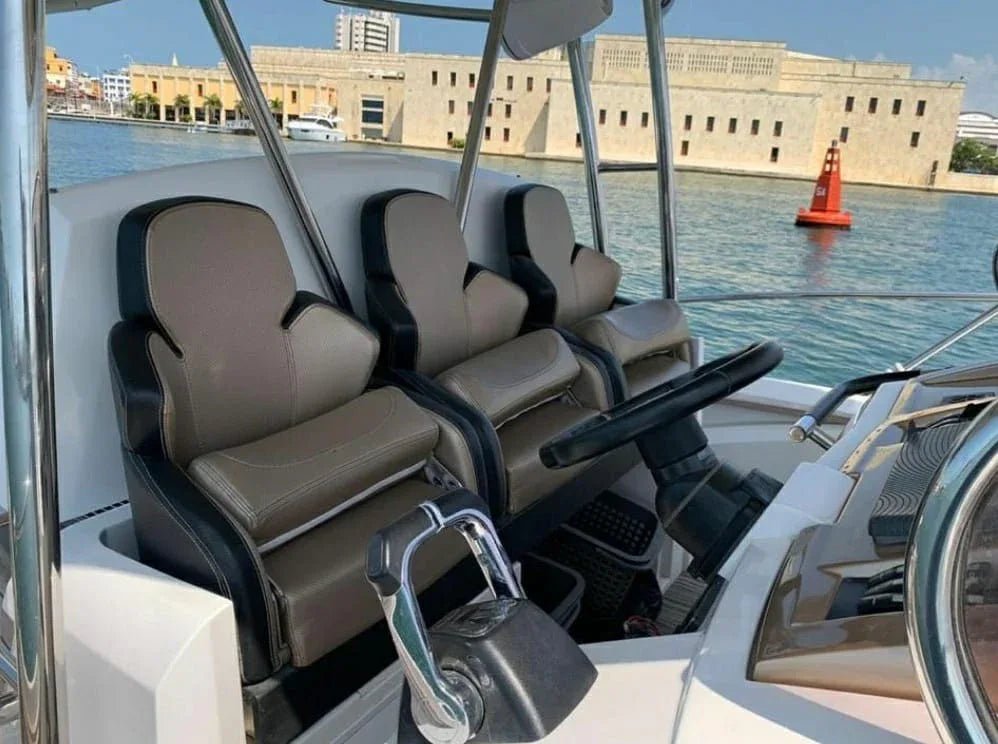 Yate Privado para 10 pax - MARTS - Live Vacations Tours