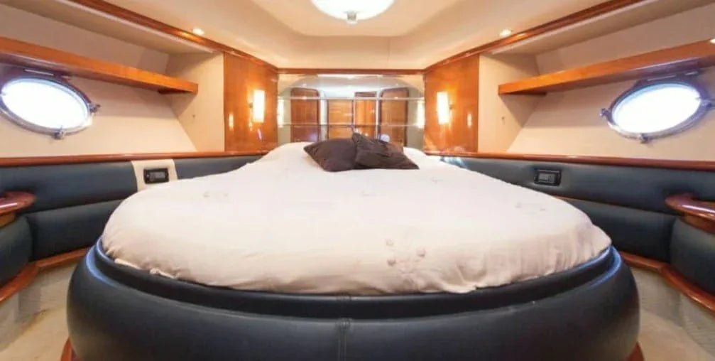 Yate Privado para 25 pax - SKY LAND 62 - Live Vacations Tours