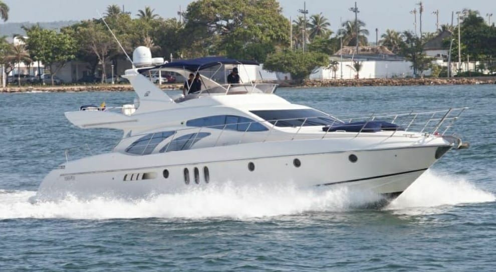 Yate Privado para 25 pax - SKY LAND 62