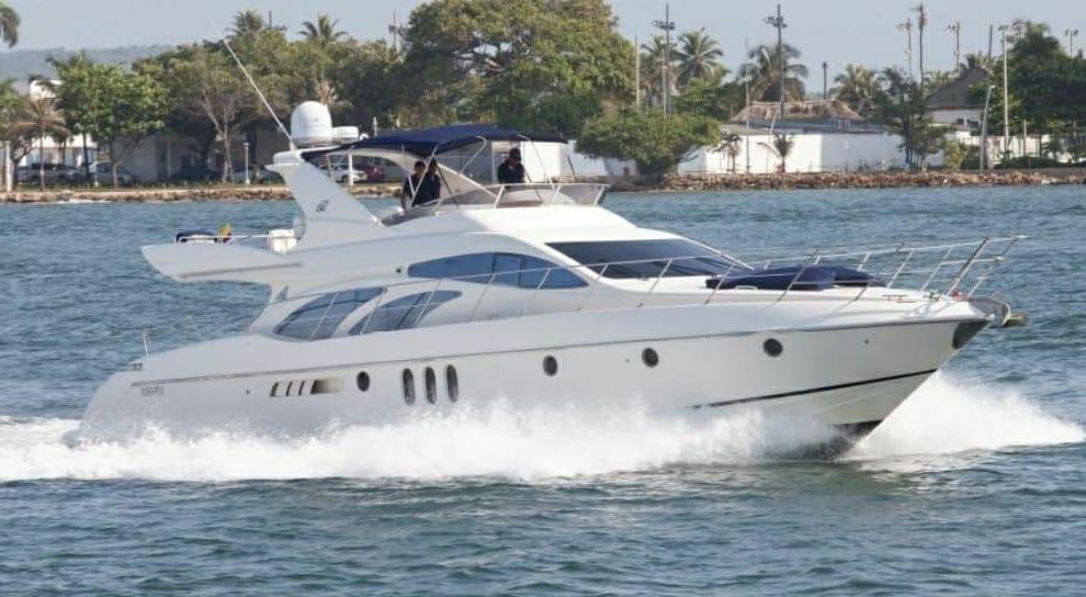 Yate Privado para 25 pax - SKY LAND 62 - Live Vacations Tours