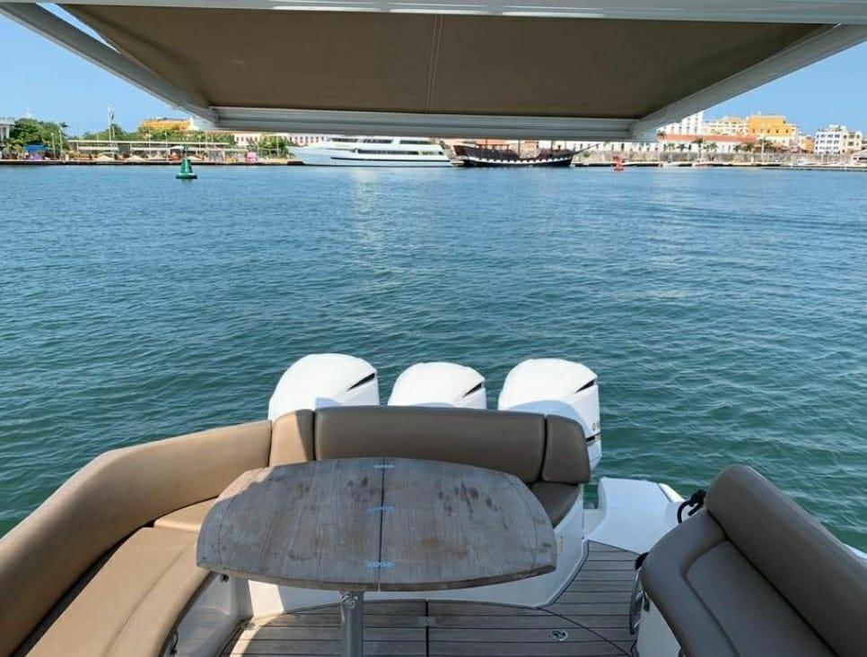 Yate Privado para 10 pax - MARTS - Live Vacations Tours