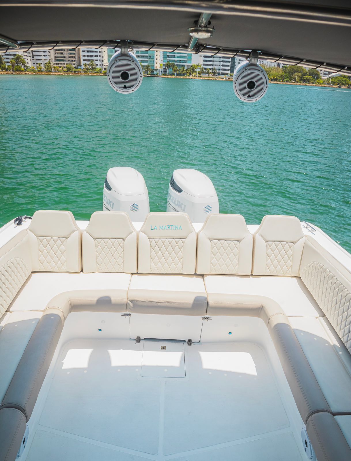 Lancha Deportiva para 30 pax- La Martina
