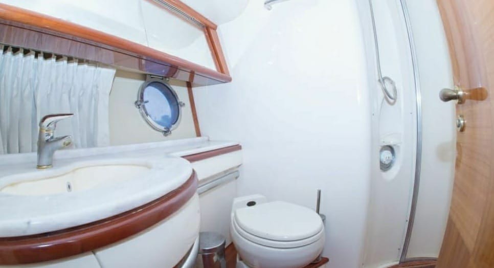 Yate Privado para 25 pax - SKY LAND 62