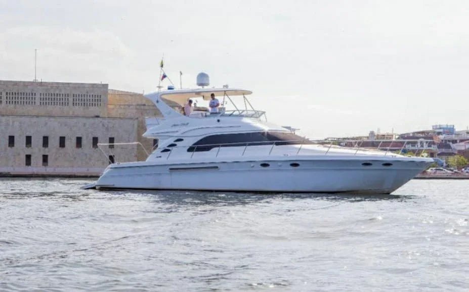 Yate Privado para 20 pax - Corck Trick - Live Vacations Tours