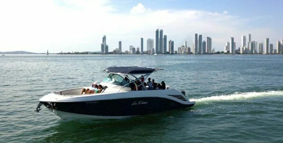 Yate Privado - TUNA 380 - Live Vacations Tours