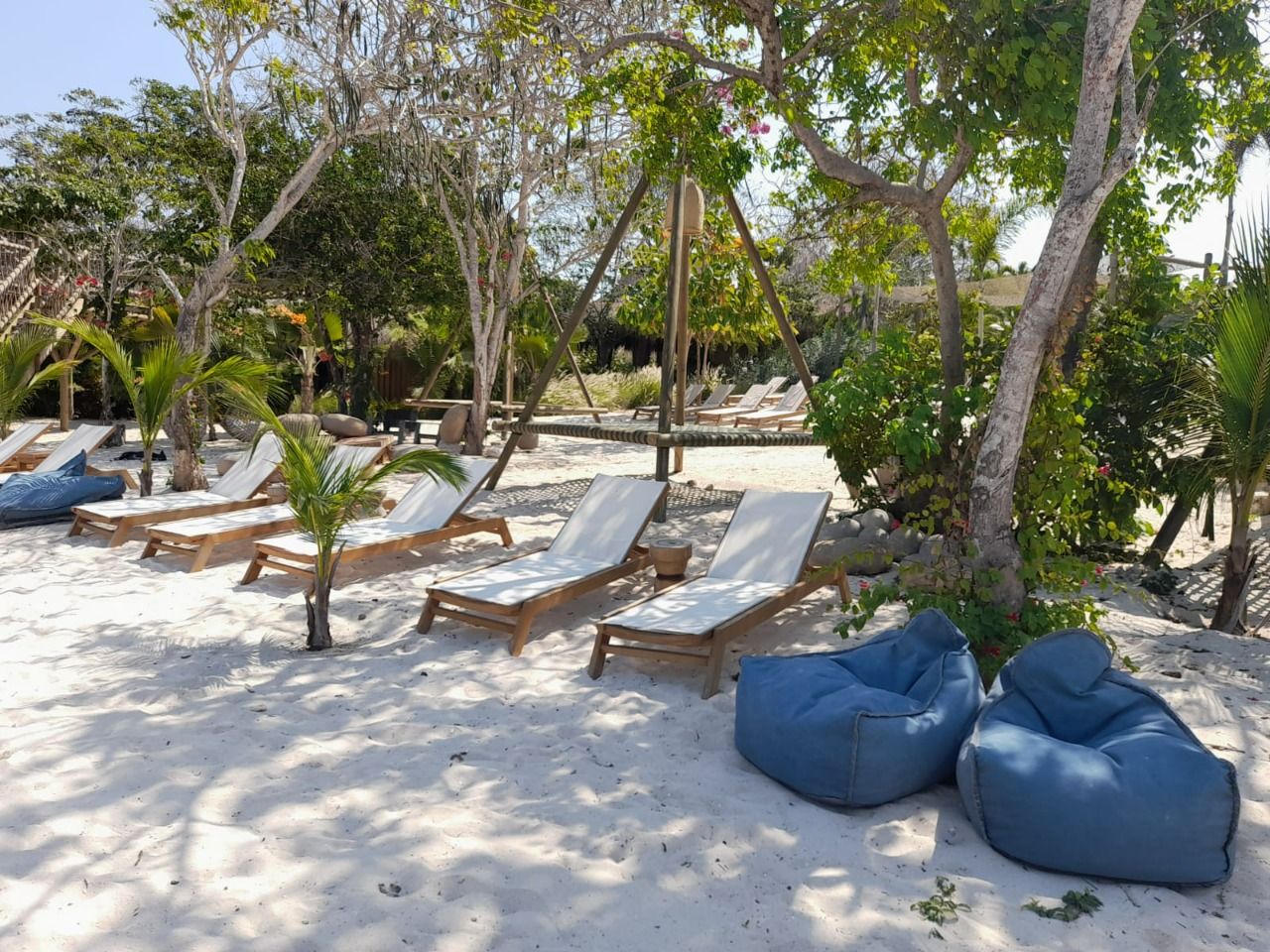 Pasadía en Makani Beach Club Cartagena: traslado, zona exclusiva y cóctel incluido