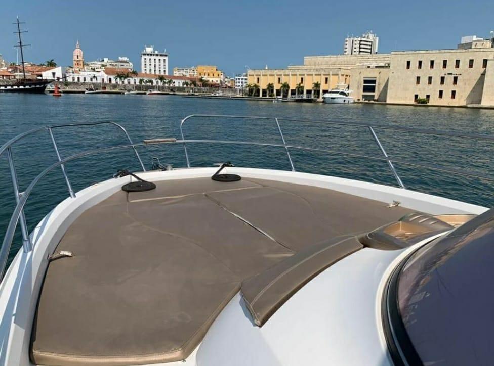 Yate Privado para 10 pax - MARTS - Live Vacations Tours