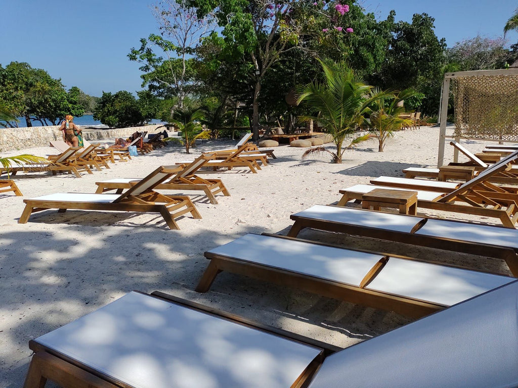 Day pass at Makani Beach Club Cartagena: transfer, exclusive area and cocktail included