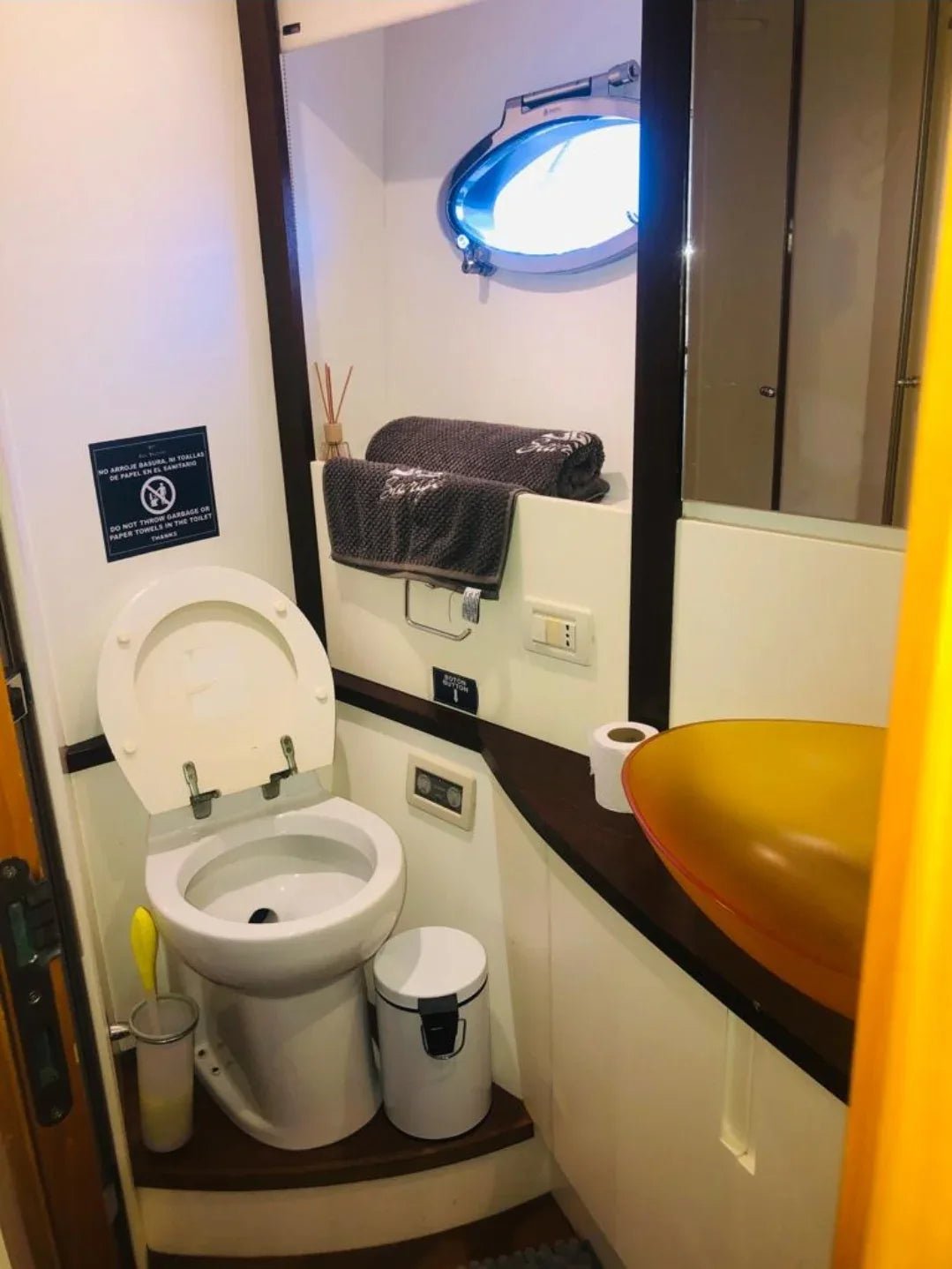 Yate de Lujo para 15 pax - Perching 56 - Live Vacations Tours