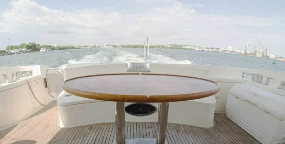 Yate Privado para 25 pax - SKY LAND 62 - Live Vacations Tours