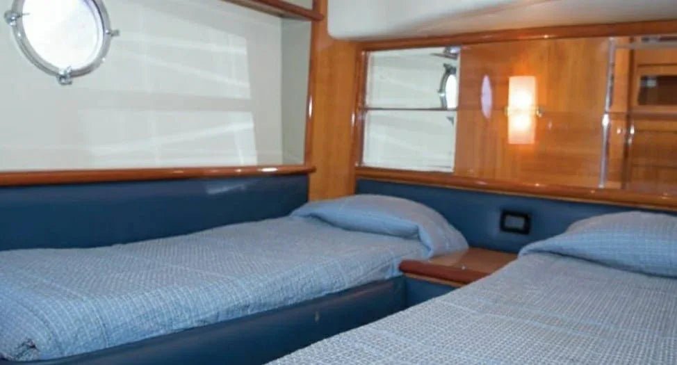 Yate Privado para 25 pax - SKY LAND 62 - Live Vacations Tours