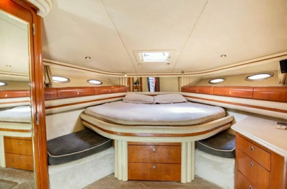 Yate Privado para 20 pax - Corck Trick - Live Vacations Tours