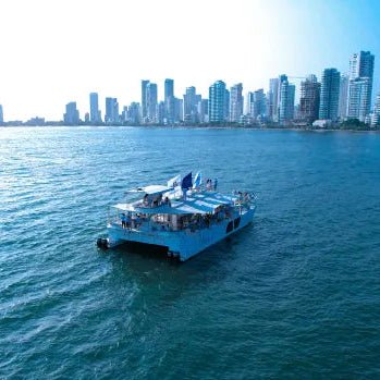 Sunset Catamaran Flamante | Atardecer de lujo en la Bahía de Cartagena - Live Vacations Tours