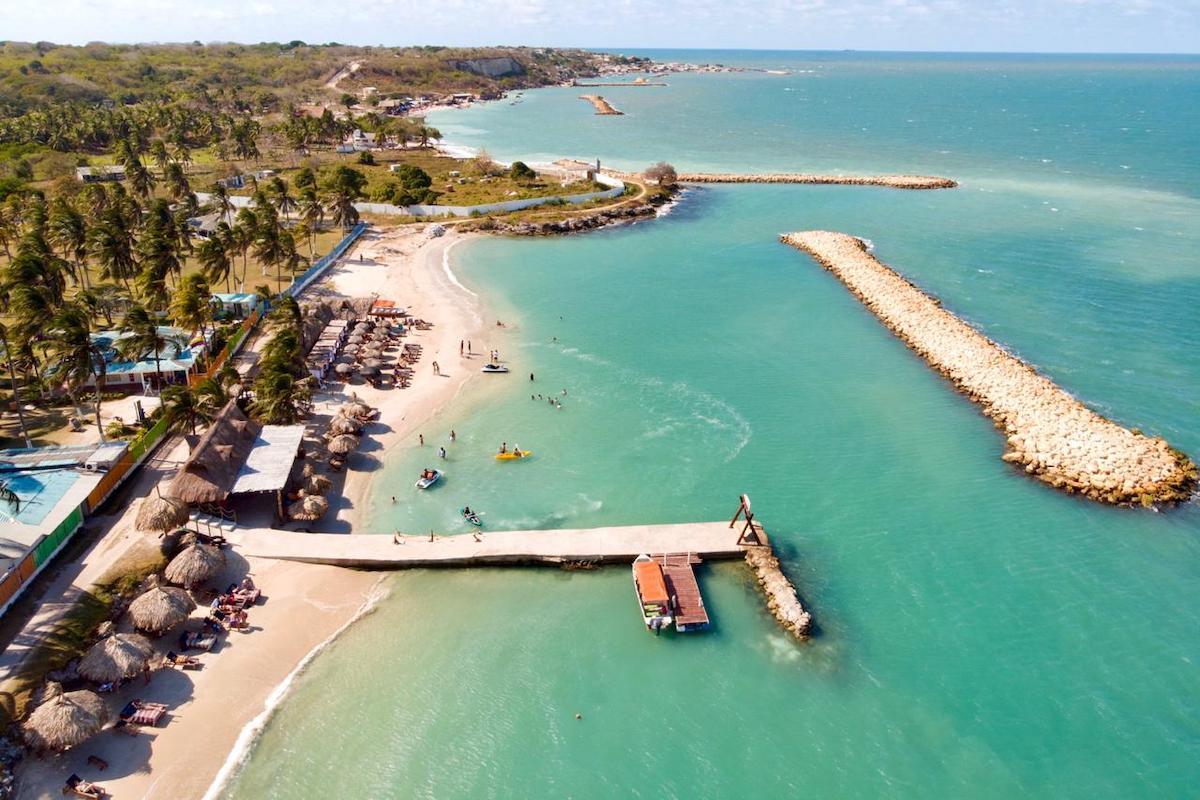 Palmarito Beach – Isla Tierra Bomba | Diversión, playa y relax para toda la familia - Live Vacations Tours