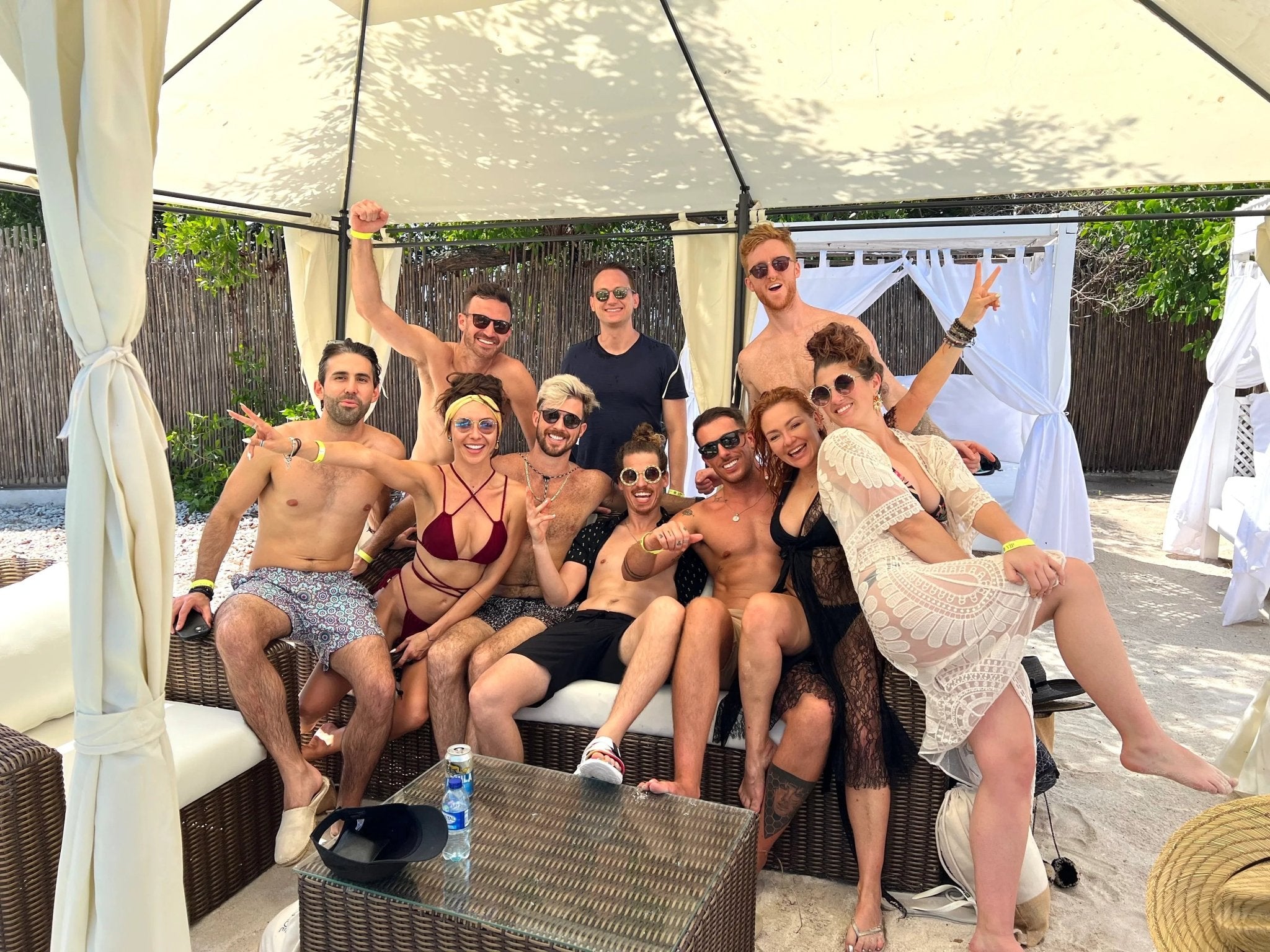 Pao Pao Beach Club - Isla del Rosario | Relájate, saborea y desconéctate en un exclusivo entorno solo para adultos.