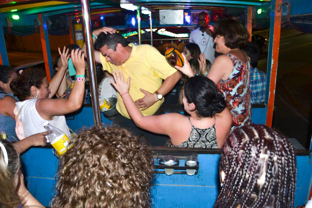 Chiva Rumbera - Cartagena | Diversión, cultura y música en un recorrido nocturno inolvidable