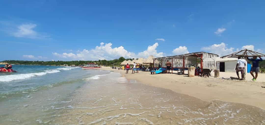 Playa linda - Isla de tierra bomba | Pasadía frente al mar en la playa más exclusiva de Tierra Bomba - Live Vacations Tours