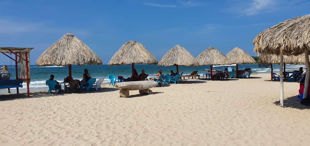 Playa linda - Isla de tierra bomba | Pasadía frente al mar en la playa más exclusiva de Tierra Bomba - Live Vacations Tours