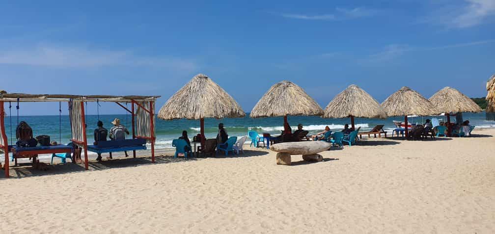Playa linda - Isla de tierra bomba | Pasadía frente al mar en la playa más exclusiva de Tierra Bomba - Live Vacations Tours