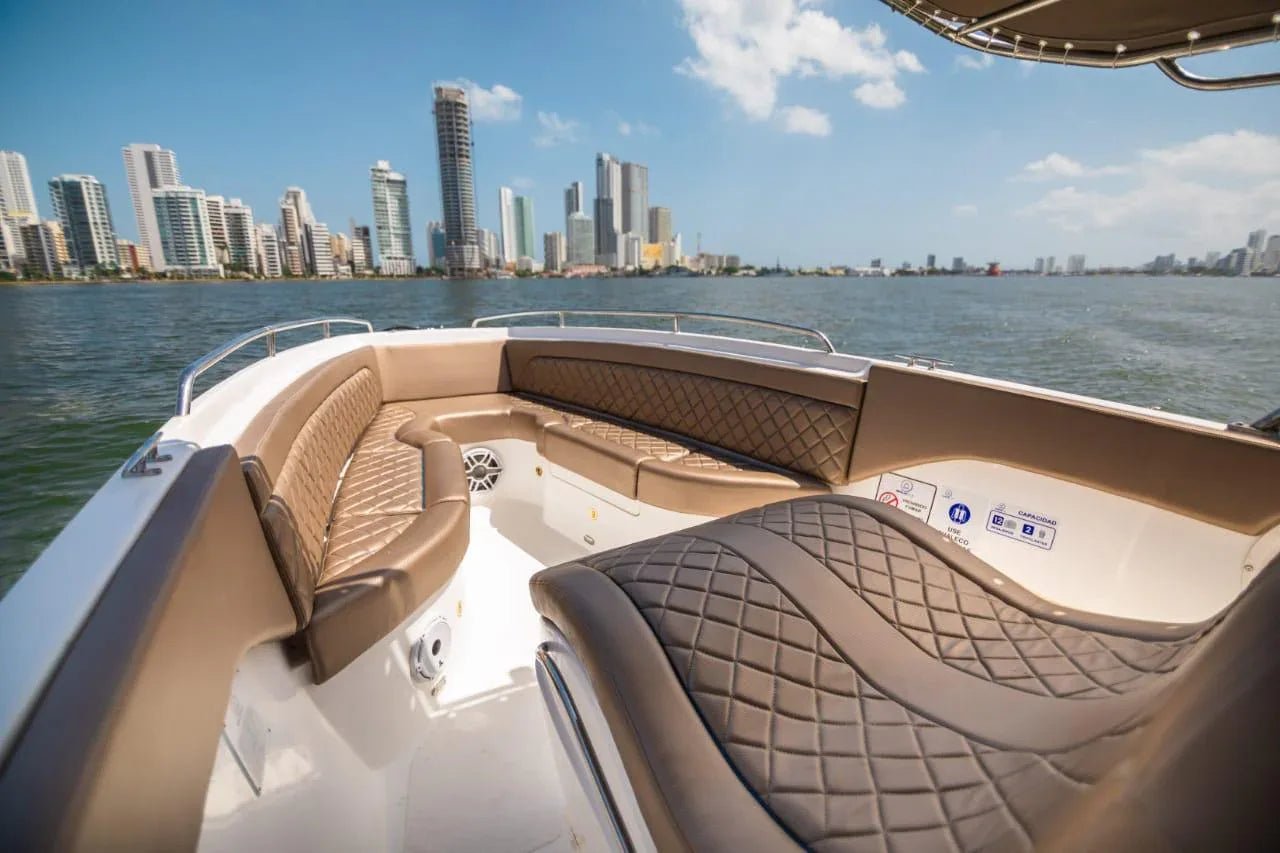 Lancha Deportiva para 10 pax - 29ft - Live Vacations Tours
