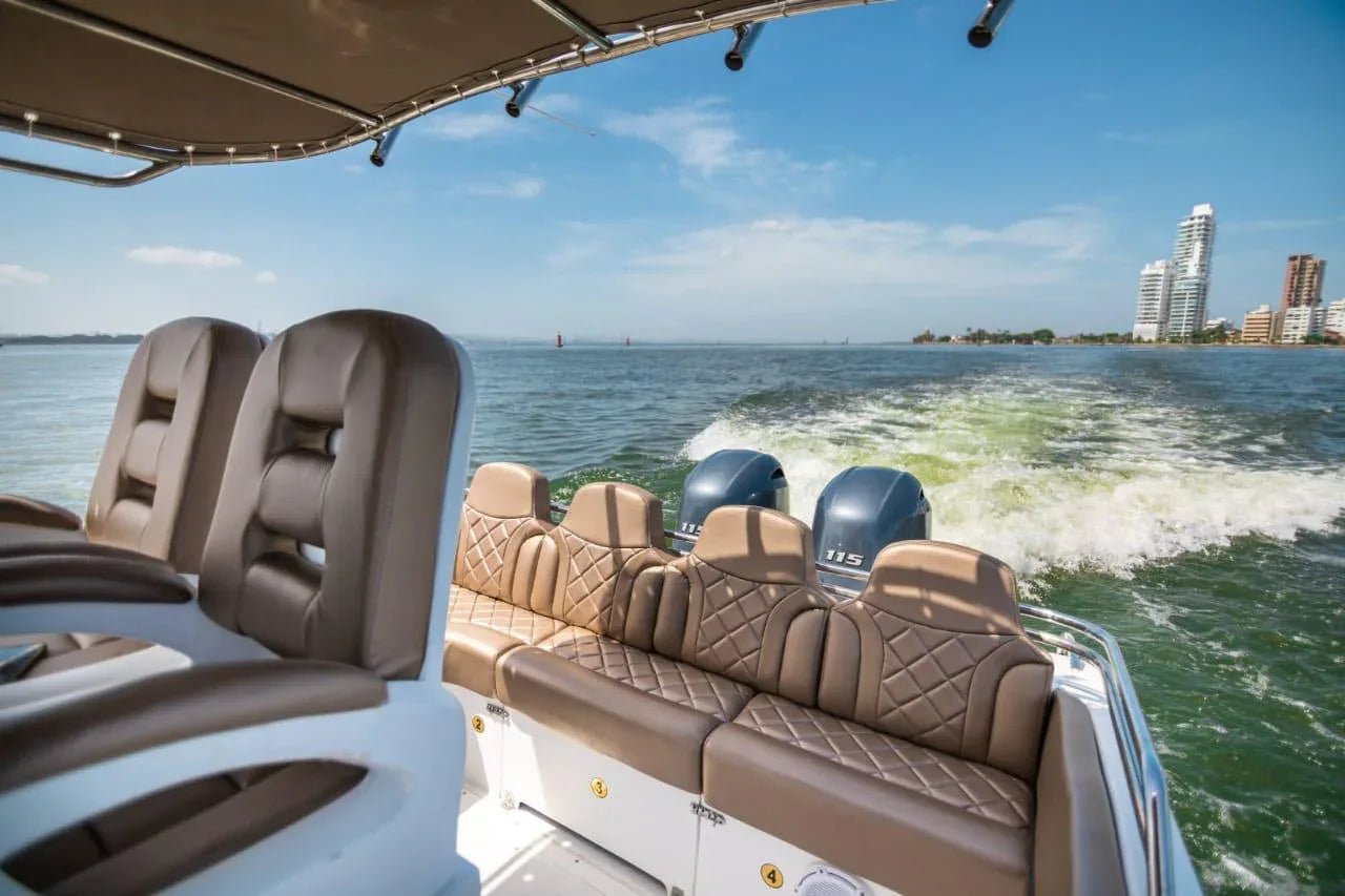 Lancha Deportiva para 10 pax - 29ft - Live Vacations Tours