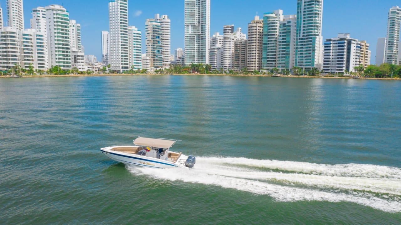 Lancha Deportiva para 10 pax - 29ft - Live Vacations Tours