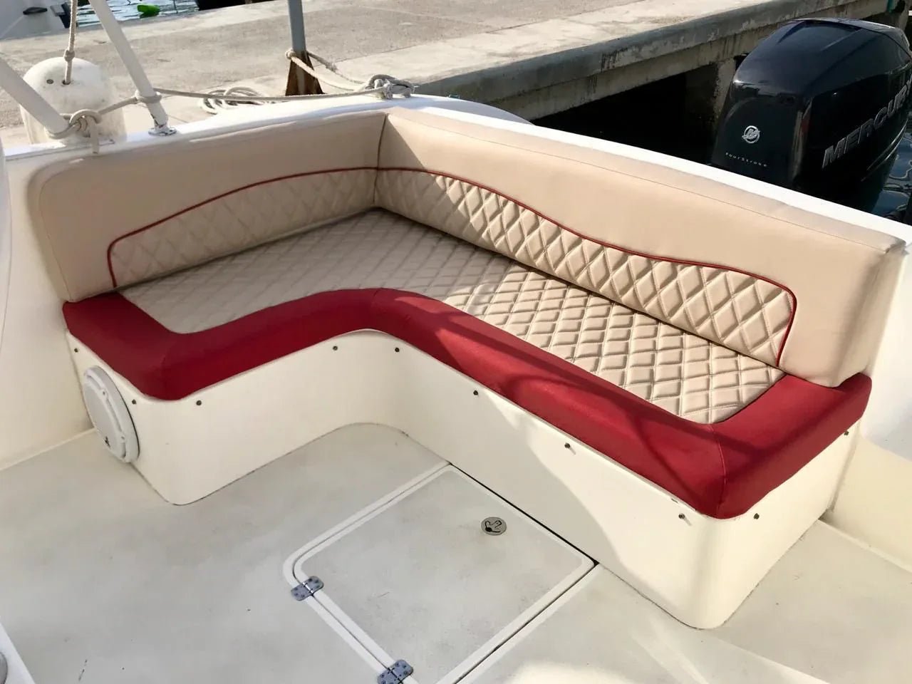 Lancha Deportiva para 16 pax - Crimson 38ft - Live Vacations Tours