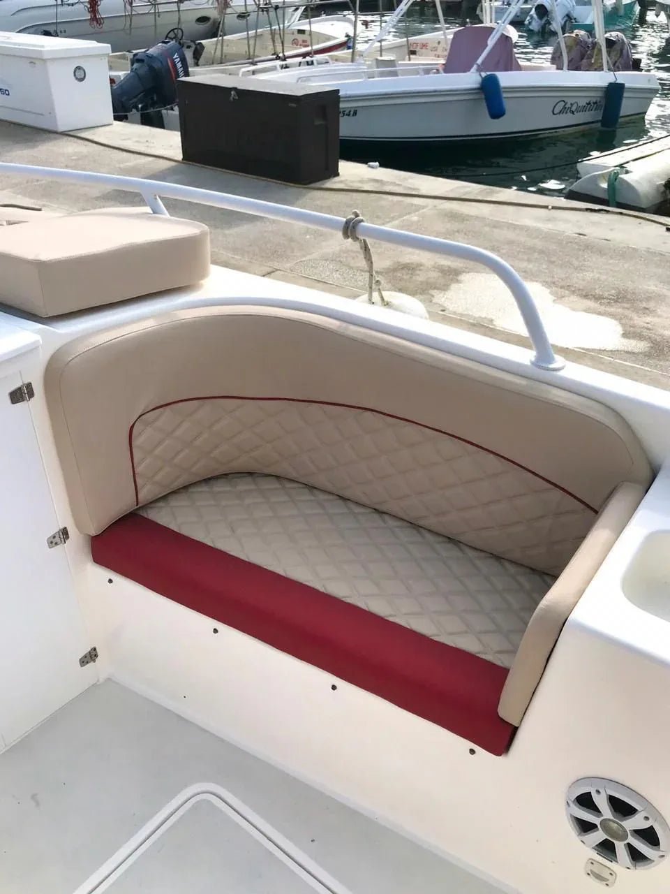 Lancha Deportiva para 16 pax - Crimson 38ft - Live Vacations Tours