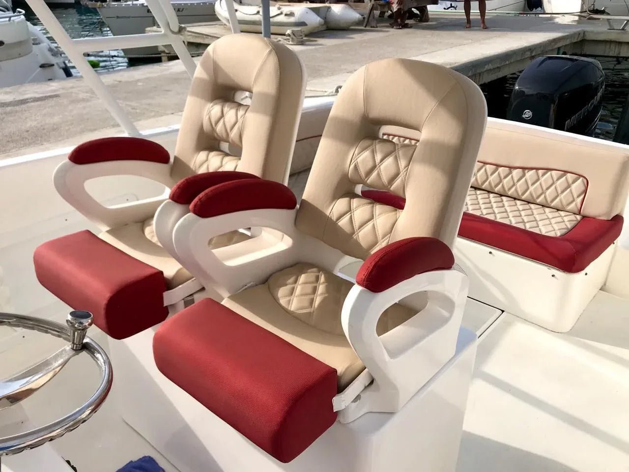 Lancha Deportiva para 16 pax - Crimson 38ft - Live Vacations Tours