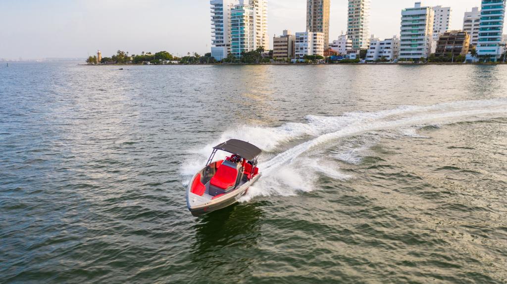 Lancha Deportiva 8 pax - 29ft SeaHub