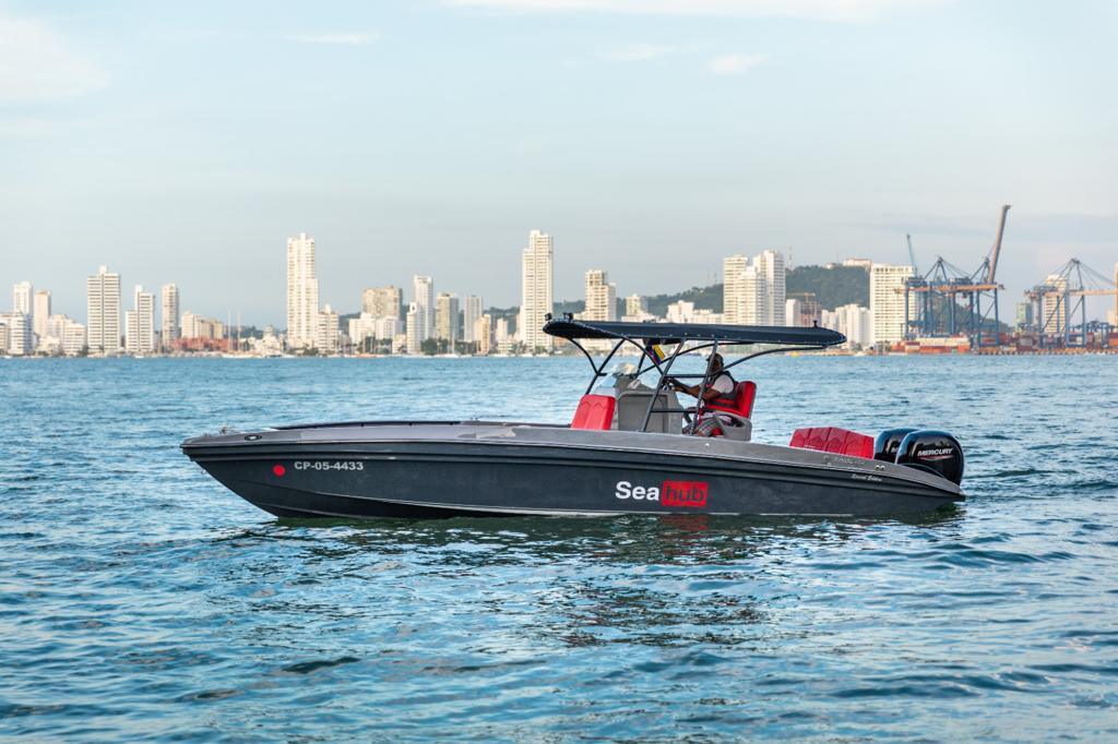 Lancha Deportiva 8 pax - 29ft SeaHub - Live Vacations Tours