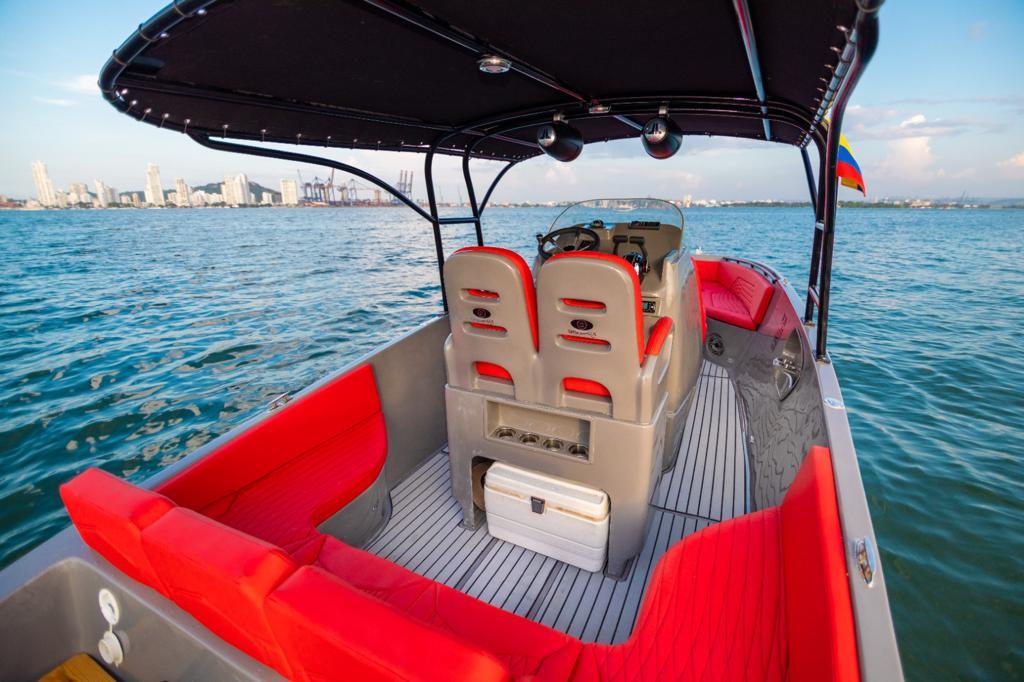 Lancha Deportiva 8 pax - 29ft SeaHub - Live Vacations Tours