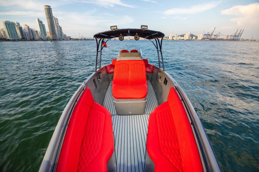 Lancha Deportiva 8 pax - 29ft SeaHub - Live Vacations Tours