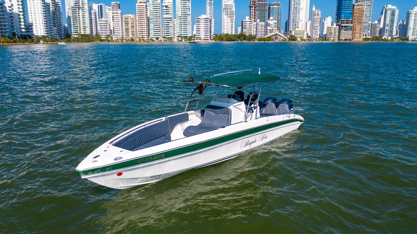 Lancha deportiva 29ft para 10 pax - Bajale dos