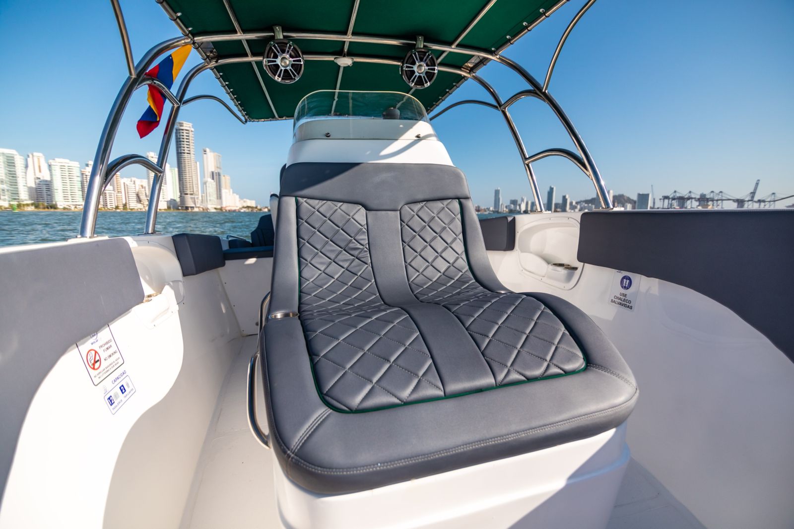 Lancha deportiva 29ft para 10 pax - Bajale dos