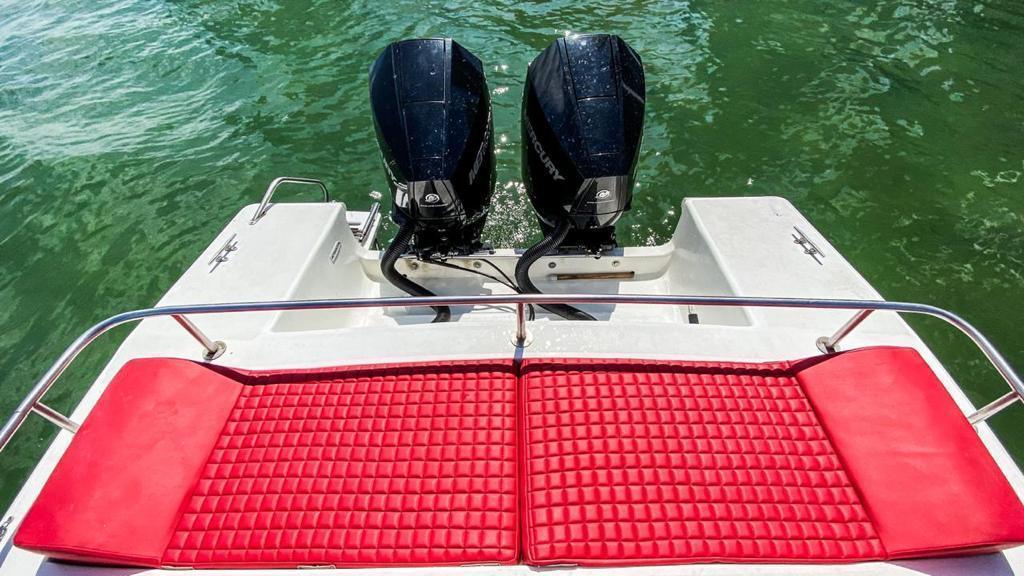 Lancha Deportiva 38 ft para 16 pax - Arrecife - Live Vacations Tours