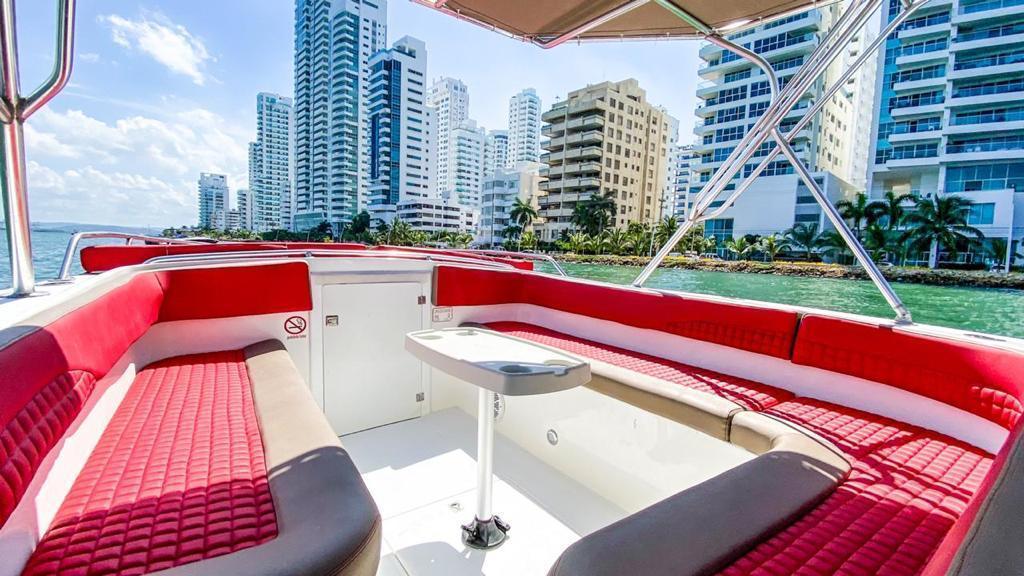 Lancha Deportiva 38 ft para 16 pax - Arrecife - Live Vacations Tours